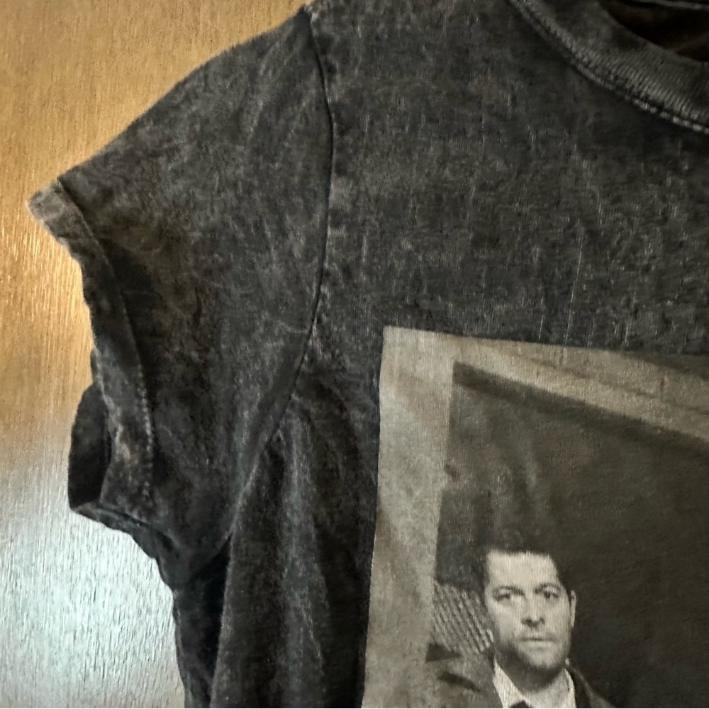 Hot Topic Supernatural Family Blood Acid Wash Girls 2XL SS T-Shirt Women’s S-M - Picture 7 of 10